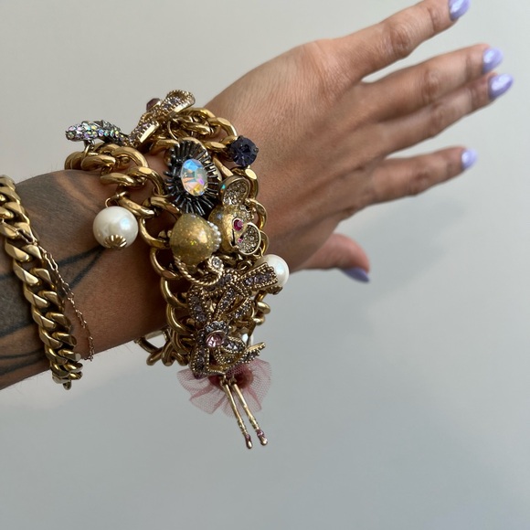 Betsy Johnson VINTAGE charm bracelet - Picture 3 of 9